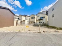向日市、伏見区、南区の不動産なら<br>センチュリー21ユニバーサルホームサービス向日町店へ！ 京阪「淀」駅まで徒歩12分につき、通勤通学に大変便利♪
条件無し土地！お好みのハウスメーカー・工務店で建築可能！
弊社の一級建築士がお好みのプランを作成いたします！