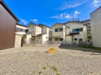 向日市、伏見区、南区の不動産なら<br>センチュリー21ユニバーサルホームサービス向日町店へ！ 京阪「淀」駅まで徒歩12分につき、通勤通学に大変便利♪
条件無し土地！お好みのハウスメーカー・工務店で建築可能！
弊社の一級建築士がお好みのプランを作成いたします！