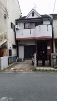 ☆オーナーチェンジ物件☆事務所として賃貸中！ 
スーパー万代羽束師店まで徒歩2分とお買い物に便利！
普通自動車1台駐車可！前道約6mで駐車もらくらく♪