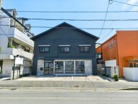 桂川街道沿い!店舗前に車4台駐車可能!
ロードサイドの店舗ですので、集客力あり!!