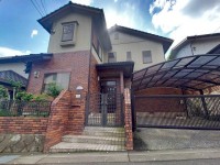 大家族に嬉しいお部屋数充実の5SLDK♪
小・中学校まで徒歩圏内につき通学もラクラク!
オーナー様から、子育て応援割引♪お子様3人以上ならお家賃5000円引き!
2025年10月一部リフォーム!